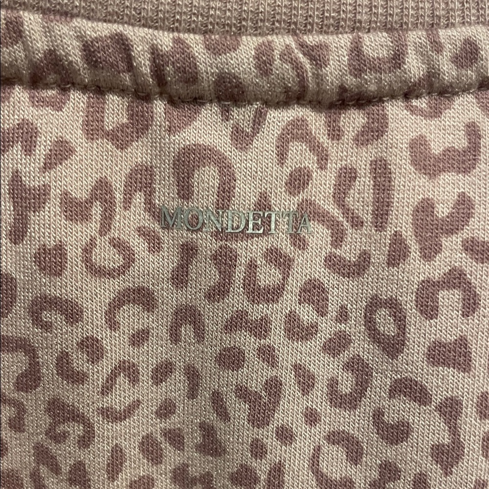 Mondetta Leopard Print Crew Neck thin sweatshirt- Black and Pink - Picture 5 of 6